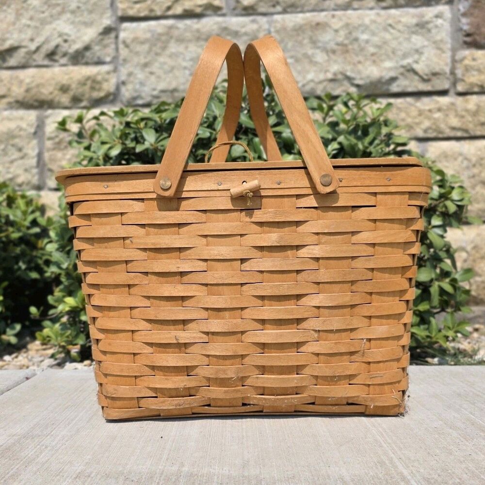 Longaberger 1995 Large Picnic Basket With Lid & Handles
